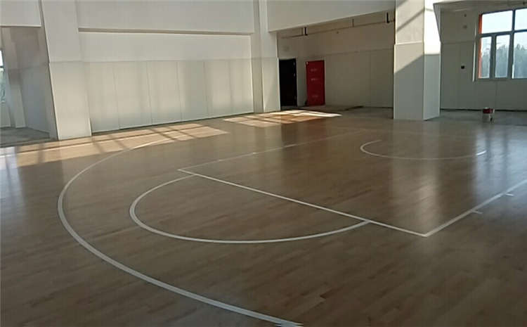 楓樺木乒乓球館木地板造價(jià)是的多少？