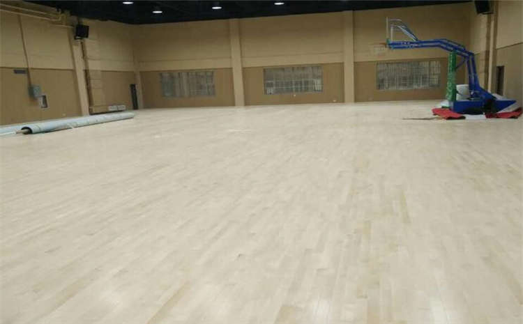 硬木企口羽毛球館木地板價格是多少錢？