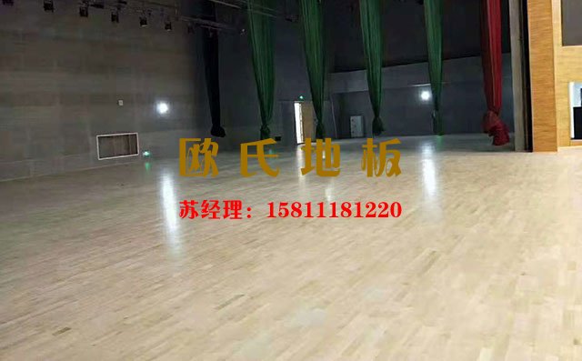 為什么舞臺木地板要翻新？舞臺木地板翻新的具體操作——?dú)W氏地板