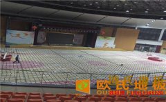 ?？谟材酒罂诨@球場(chǎng)地板哪個(gè)好
