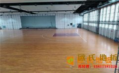 江蘇楓樺木籃球場(chǎng)地板怎么安裝