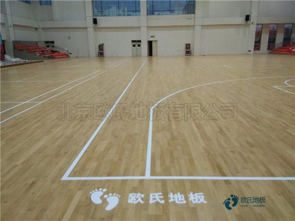 籃球場(chǎng)專(zhuān)用實(shí)木地板多少錢(qián)一平米？